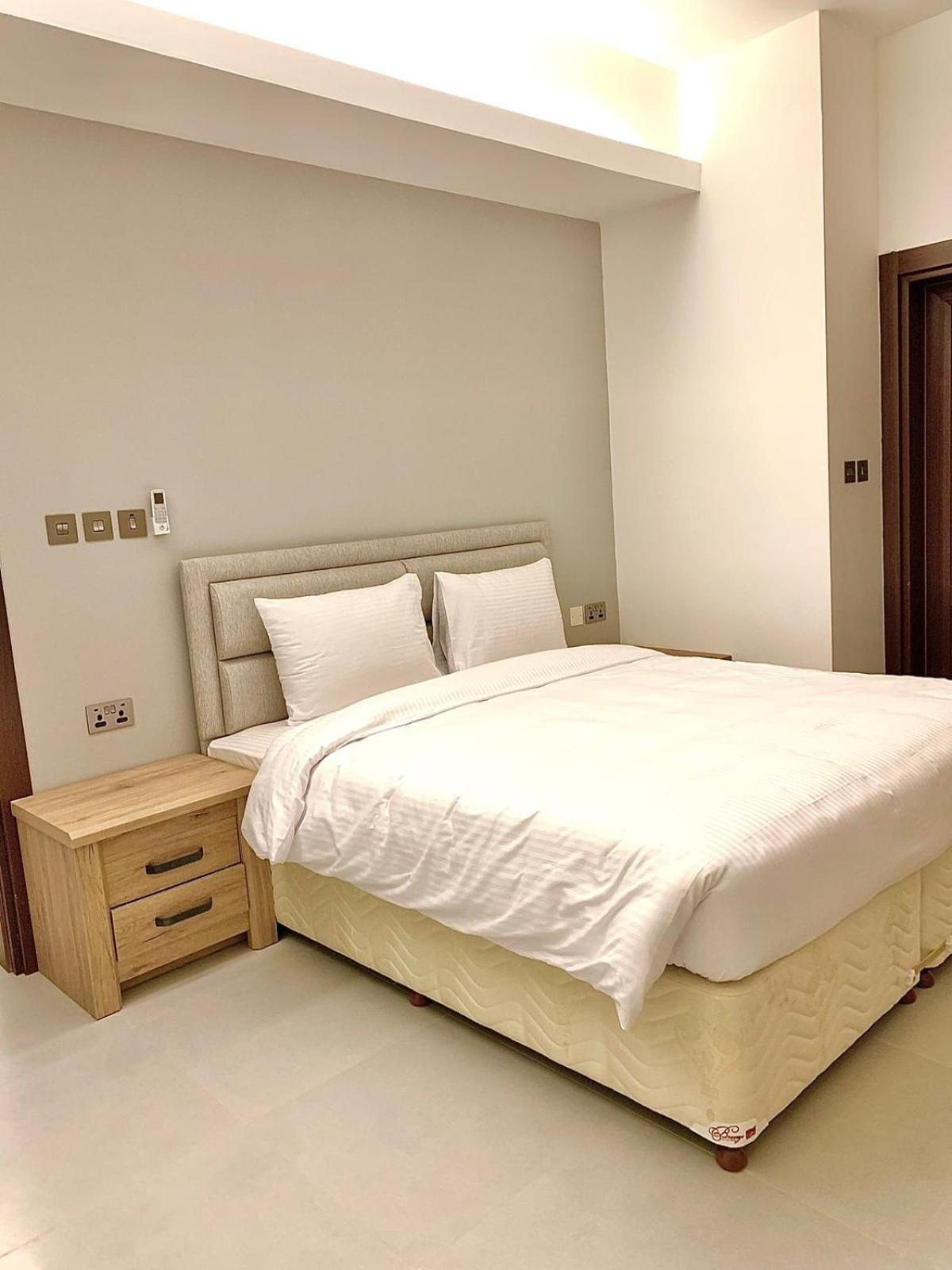 Hotel Iveria 2*