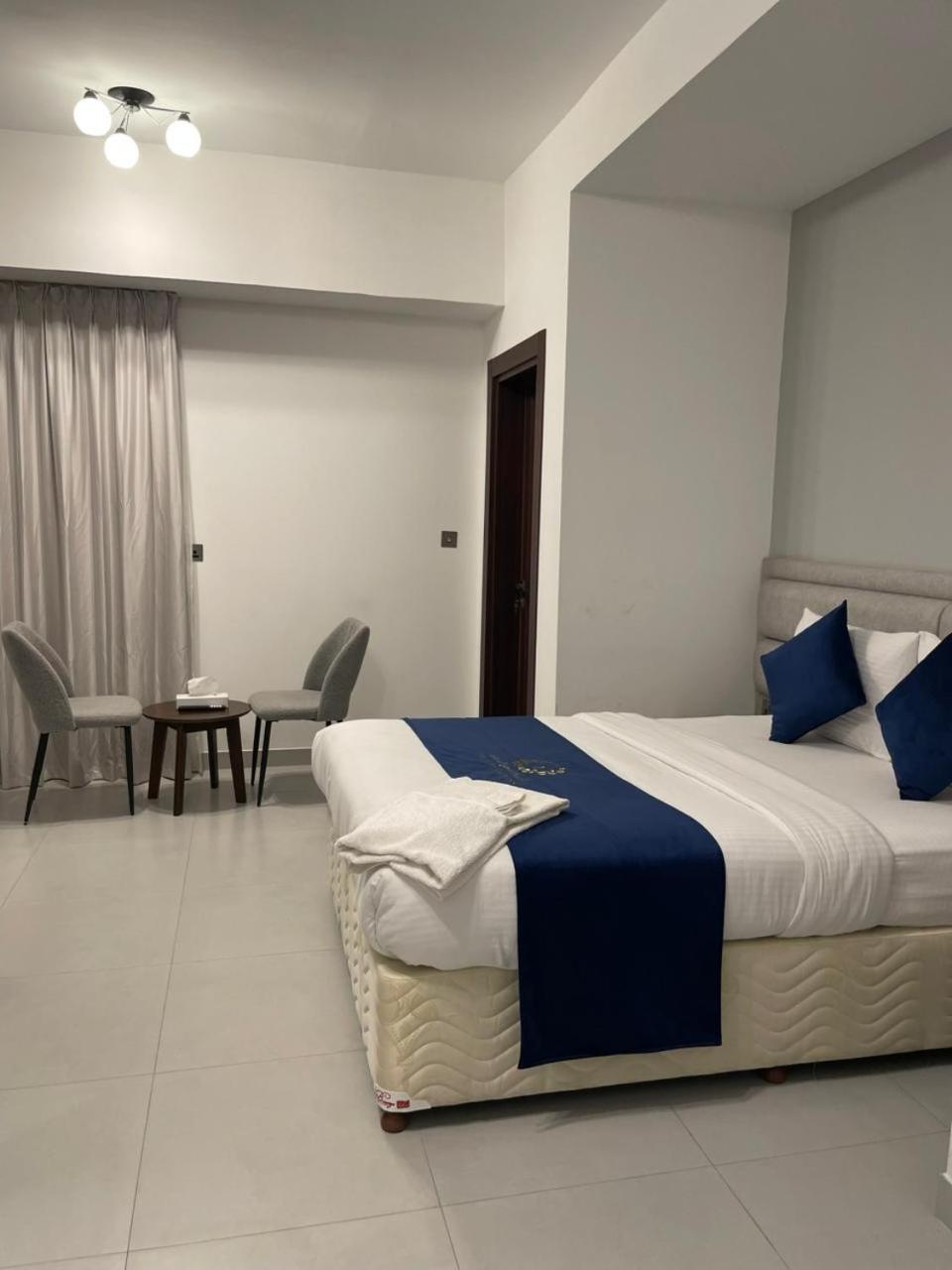 Hotel Iveria 2*
